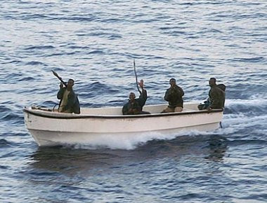 Σομαλοί πειρατές επιτέθηκαν και κατέλαβαν ινδικό πλοίο με έντεκα ναύτες